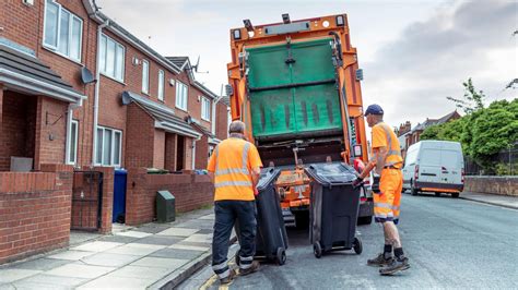 Tewkesbury wheelie bins 'a blight' on historic town centre - BBC News