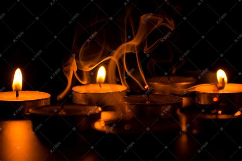 被熄灭的芳香蜡烛 库存图片. 图片 包括有 符号, 禅宗, 温泉, 吹的, 香味, 烟雾, 芬芳, 有机 - 96625705