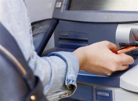 爱尔兰ATM出错户口无钱可照提款 银行：要还的 | 星岛加拿大都市网 多伦多