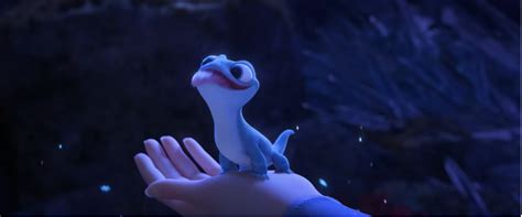 Frozen 2 Trailer: Is Elsa Getting a Girlfriend? Was Queen Iduna Gifted ...