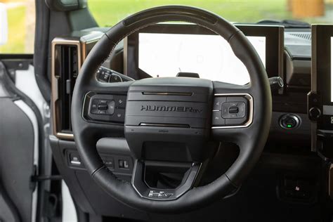 Florida Dealer Sells Barely Driven 2025 GMC Hummer EV SUV for $33,000 Under MSRP - autoevolution