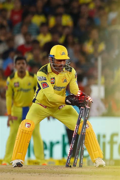 5 times MS Dhoni proved age is just a number after turning 40 ft. IPL 2025