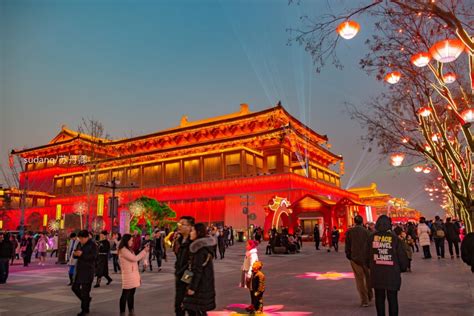 西安春节引全球关注，中外游客聚集世界古都，大唐盛世再现_旅游
