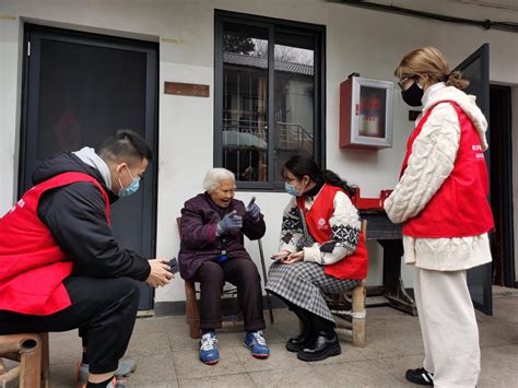 江苏如皋对90岁以上高龄老人进行慰问 - 社会民生 - 中国网•东海资讯
