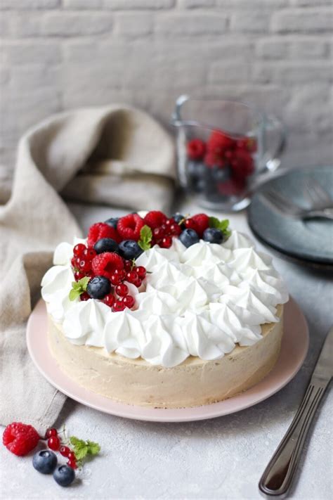 Brza torta sa malinama bez pečenja - Mystic Cakes