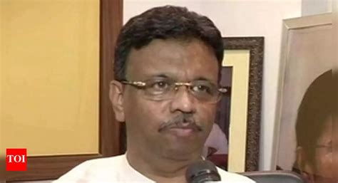 Won’t Allow New Hawkers To Take Over Pavements: Mayor | Kolkata News ...