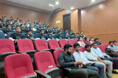 SRMU Lucknow Campus: Photos, Virtual Tour