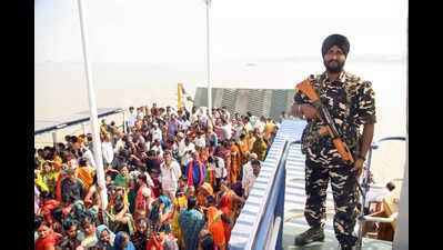 Voters take boat ride to cast votes in Danapur diara | Patna News - The ...