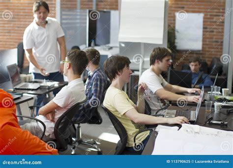 Computer Programmers at Work 的图像结果