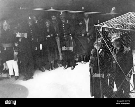 Threepenny opera hi-res stock photography and images - Alamy