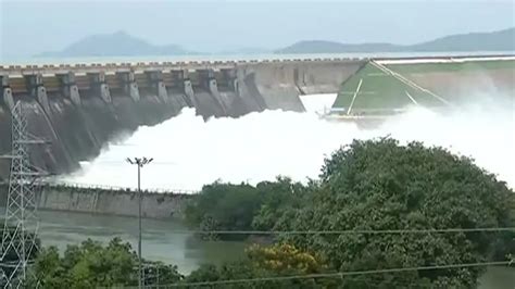 Hirakud Dam authorities open 4 more gates; no flood threat, says EIC