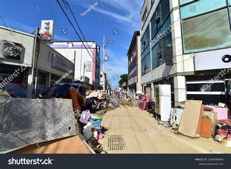 1,086 Typhoon Damage Asia Images, Stock Photos & Vectors | Shutterstock