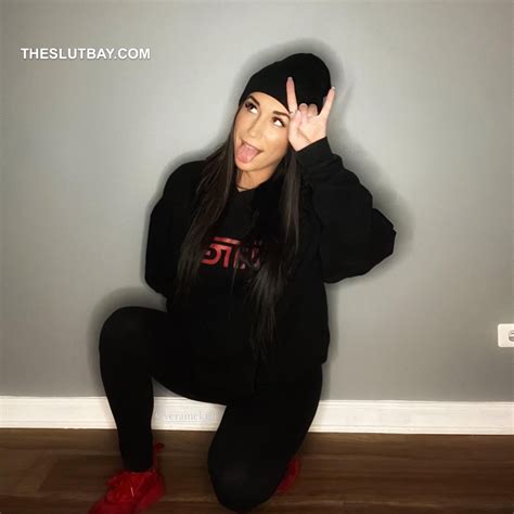 FULL VIDEO: Vera Mekuli Nude Onlyfans (NYPD Rookie Gives Boss a Lap Dance! - OnlyFans Leaked Nudes