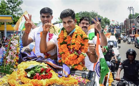 They used to fall asleep without eating: Weightlifter Achinta Sheuli's ...