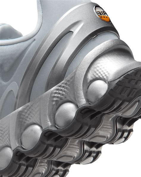 Air Max Dn 'Metallic Silver and Black' (IM0700-001) release date . Nike ...