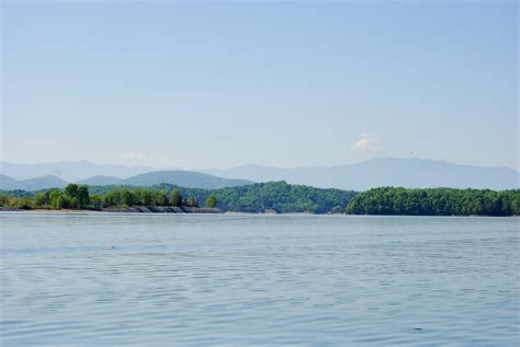 Visit Douglas Lake in East TN - Lakeside of the Smokies