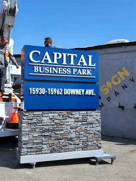 Monument Sign Designs 的图像结果