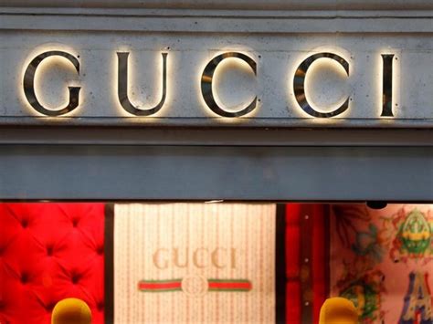 Gucci app now allows people to 'try on' its shoes