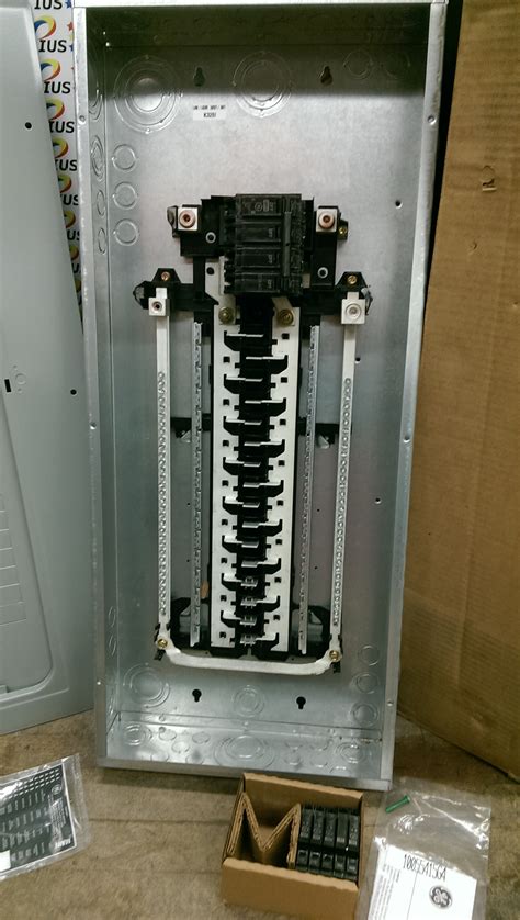 GE TM3220CCUB2K 200 Amp 32 Space 40 Circuit Indoor Main Breaker Load ...