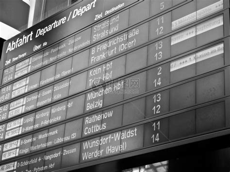 时间表在车站或机场按时间表显示出入境和离检查高清图片下载-正版图片306892276-摄图网