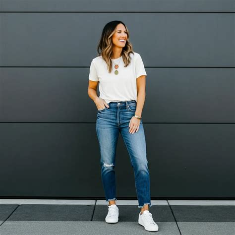 What Do Moms Wear to Concerts? 10 Outfit Ideas