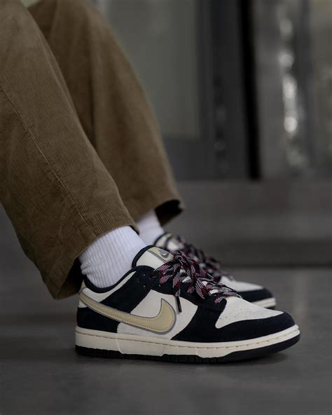 Black gold nike dunks online