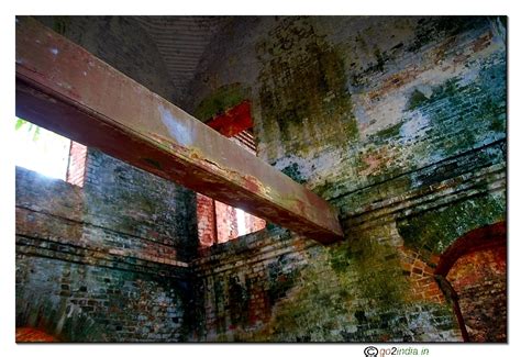 go2india.in : Wooden beam inside Jail for Women at Viper Island