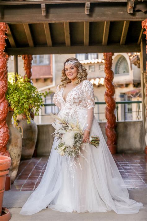 Image result for Plus Size Bride Poses