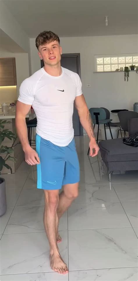 Benjamin Hilton's feet