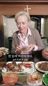 British first-timers react to Korean jokbal (braised pig's trotters ...