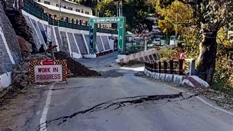 Joshimath sinking: Uttarakhand town in DANGER; temple collapses ...