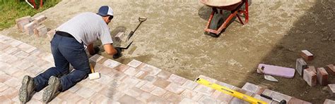 Grondwerk bij bestrating laten doen? | Info & kosten [2025]!