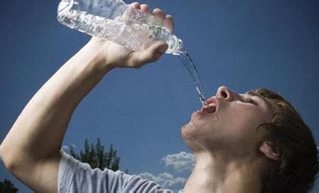 怎么喝水更健康 教你正确喝水的姿势 - 天晴科普网