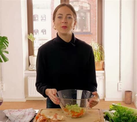 Watch this crazy chef cook a meal IN her mouth, and you'll never want ...