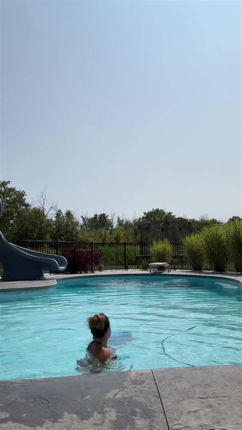 Cherr.Bearr22 (@cherr.bearr22) - Urlebird