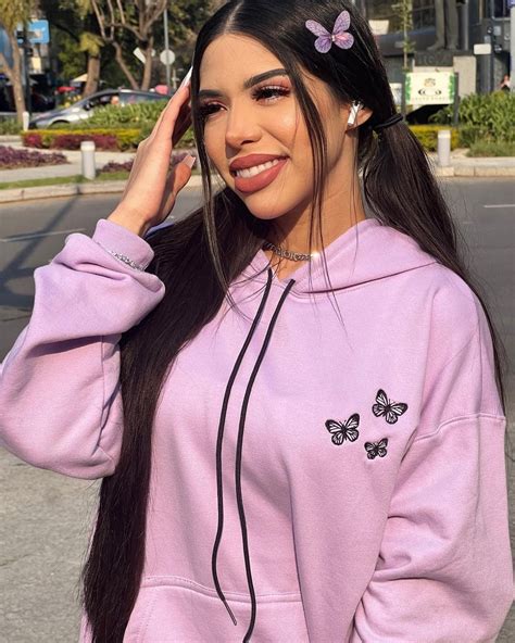 Yeri MUA brilla con su vestido y escotazo en los TikTok Awards 2023 | FOTOS - El Mañana de Nuevo ...