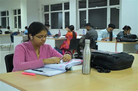 IQ City Medical College MBBS Library | Extensive Medical Res