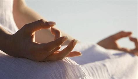 8 Hand Yoga Mudras To Manage From Insomnia To Ear Aliments - lifeberrys.com