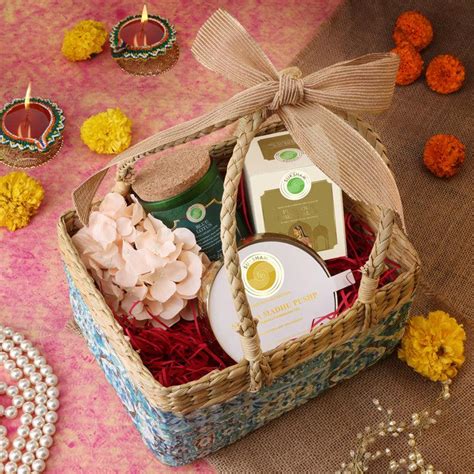 Buy Oudh Blossoms Aroma Therapy Gift Box Online in India | Vaaree