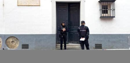 Hallan muertos en su vivienda de Sevilla al catedrático Enrique ...