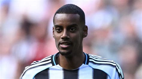 Isak stuns Newcastle by handing in transfer request