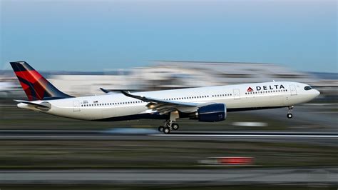 What Credit Score Do You Need for a Delta SkyMiles Card?