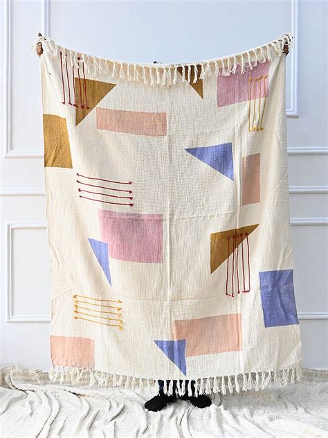 GESTALTEN - THROW – Art Avenue