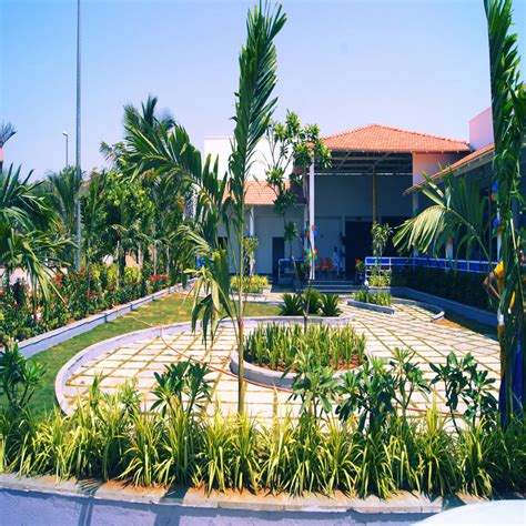 Highway landscaped food court, iammies landscapes | homify