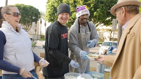 Volunteering and other altruistic acts can ease physical pain, study ...