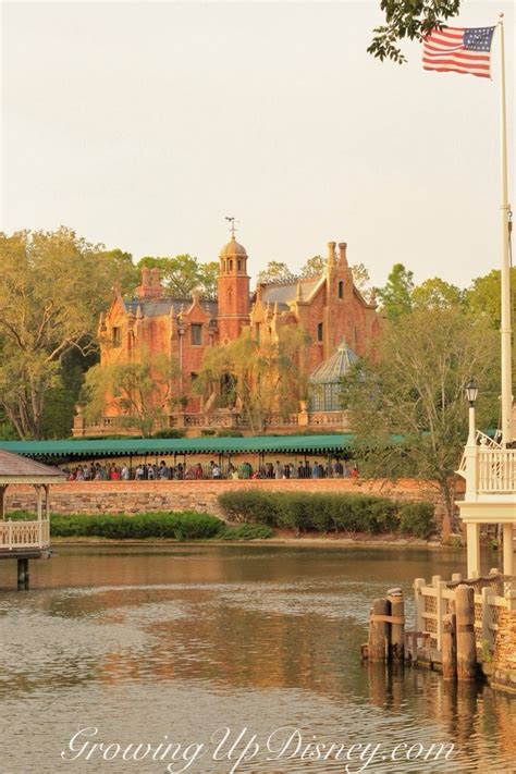Haunted Mansion Bride Disney World 的图像结果