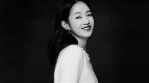 अवघ्या ३०व्या वर्षी लोकप्रिय गायिकेचा मृत्यू, बाथरुममध्ये पडल्यानंतर ...