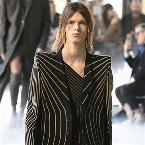 Rick Owens: Dystopian dudes with hair extensions - FashionNetwork India