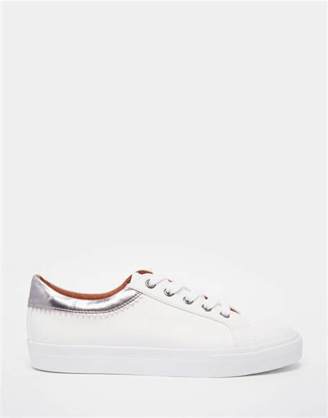 6 Super Chic Sneakers Your Wardrobe Needs Right NOW! - News
