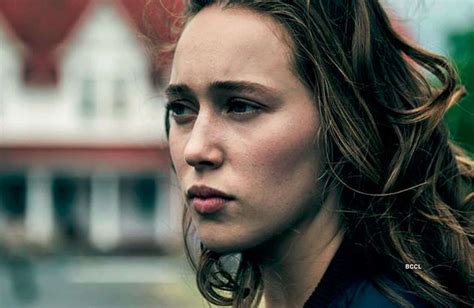 Friend Request Movie User Reviews & Ratings | Friend Request (2017 ...